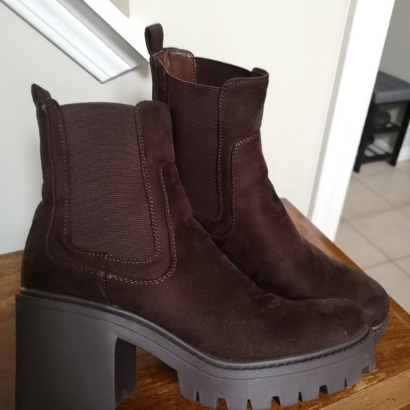 Faux Suede Platform Chelsea Boots - Picture 4 of 5